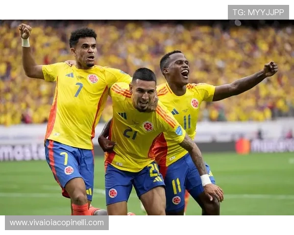 美洲杯赛事激烈展开，各国球队争夺荣耀，冠军之争愈发悬念十足